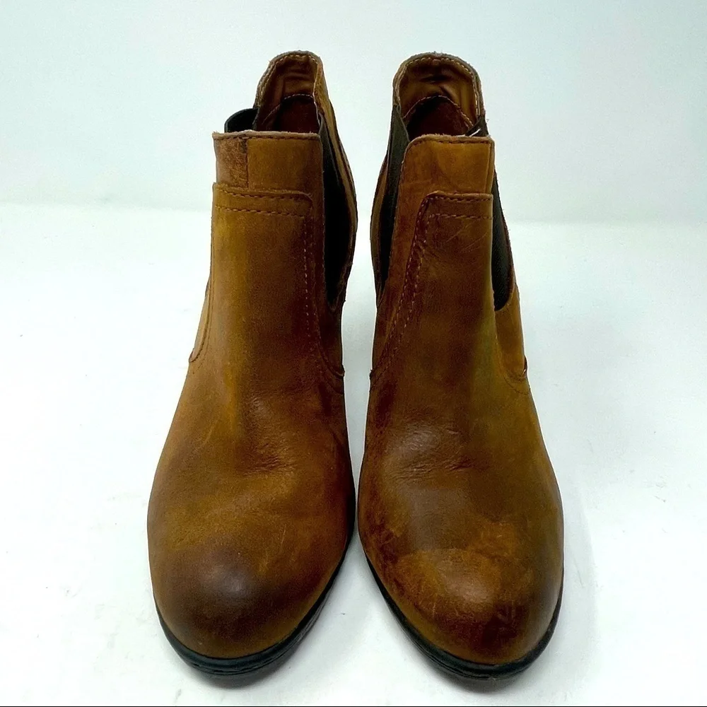 BOC Leather Heeled Boots Brown Side Zip Round Toe Size 7
